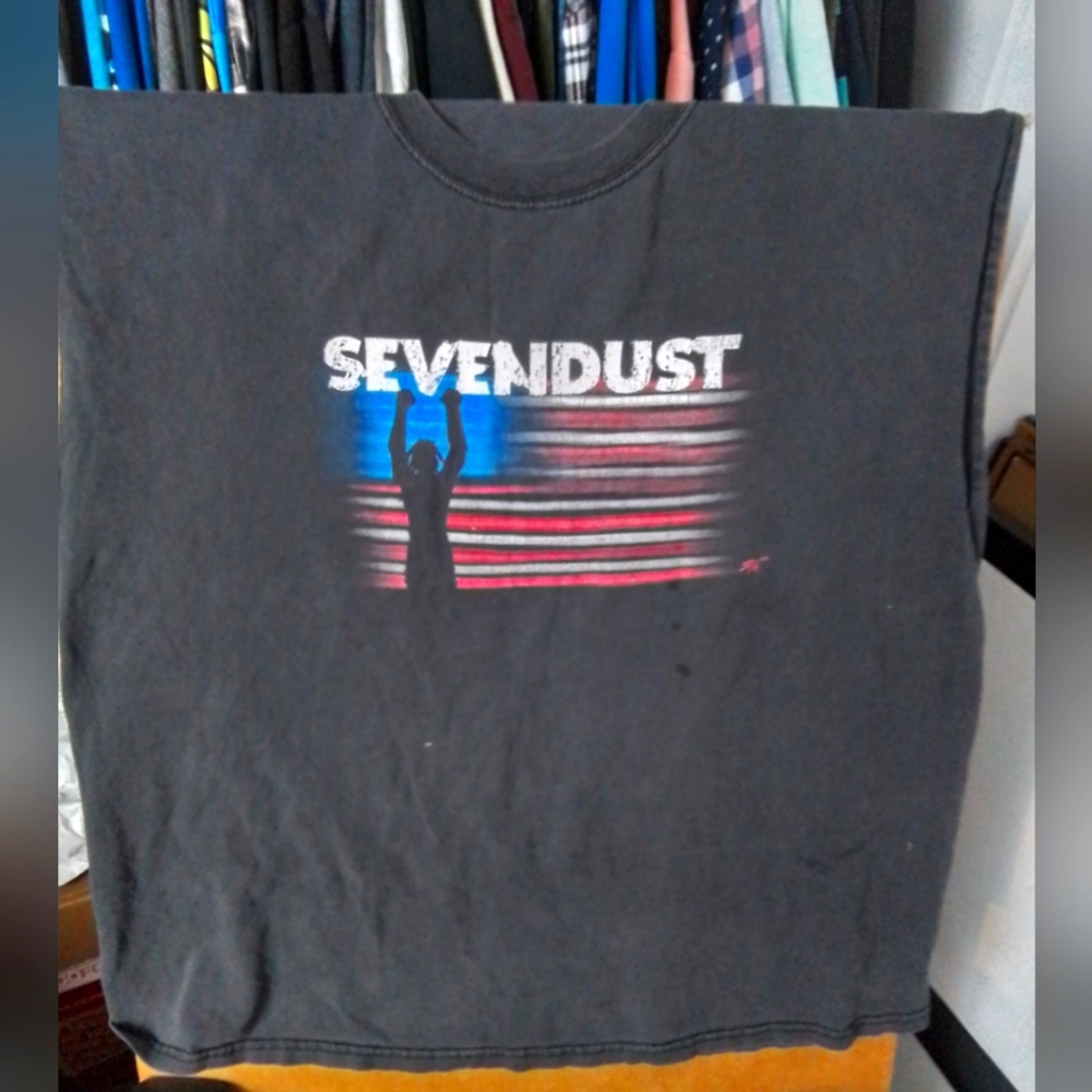 Vintage 2002 sleeveless "SevenDust" T-Shirt